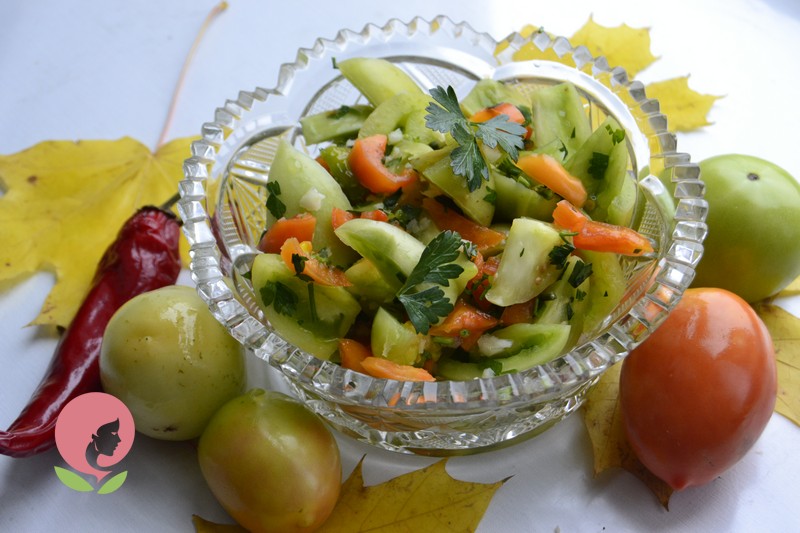 маринованный салат из зеленых помидор рецепт в домашних условиях