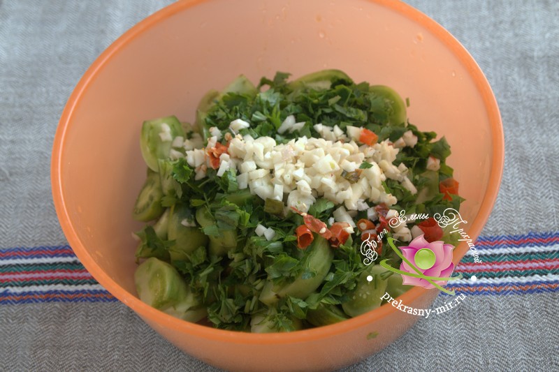 острый сырой салат из зеленых помидоров рецепт