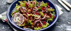 Теплый салат с говядиной, грибами и гранатом рецепт на праздничный стол