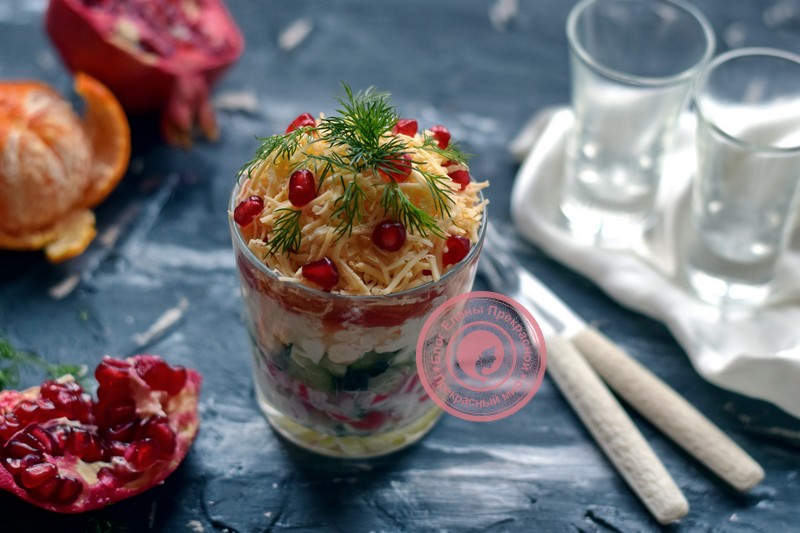 Салат с крабовыми палочками и овощами на праздничный стол: рецепт в домашних условиях