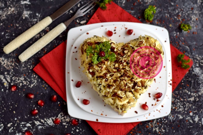 салат с грецкими орехами в виде сердца рецепт на праздничный стол
