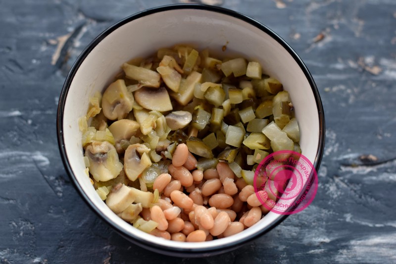 постный салат с фасолью и грибами рецепт в домашних условиях