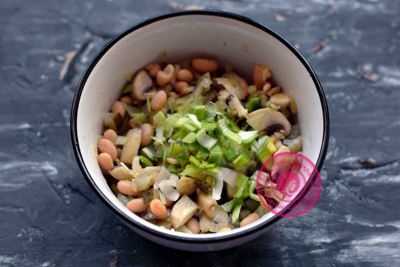 постный салат с фасолью и грибами рецепт в домашних условиях