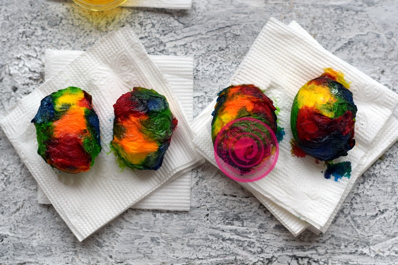 как покрасить яйца салфетками рецепт в домашних условиях