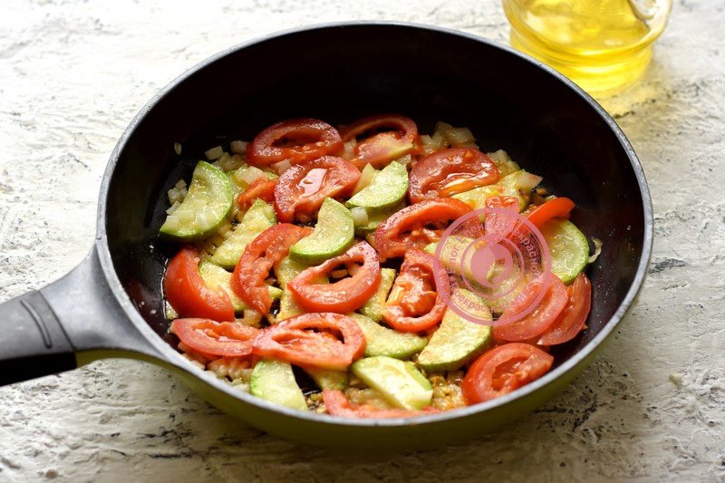 омлет с кабачками, помидорами и зеленью рецепт в домашних условиях