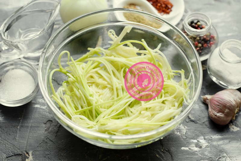 Салат из кабачков и перца по-корейски